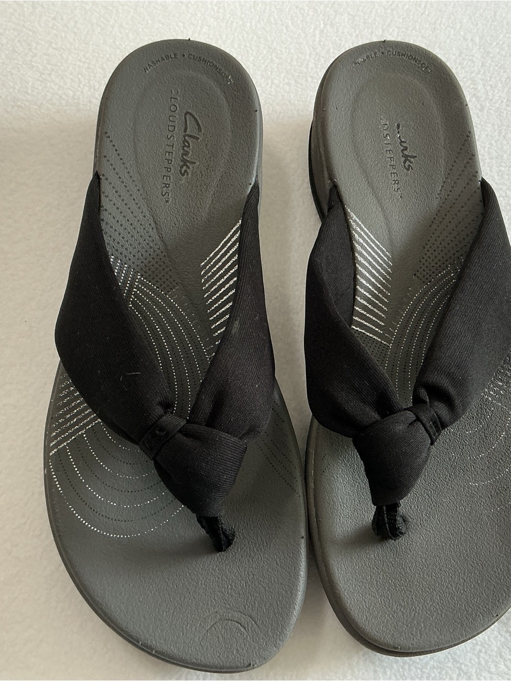 Clarks Cloudsteppers Black  Stretch Thong Sandals Wedge Flip Flop Women's 7 M - Picture 2 of 7